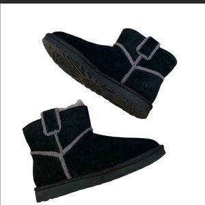 RARE. UGGS mini “spill - seem”.